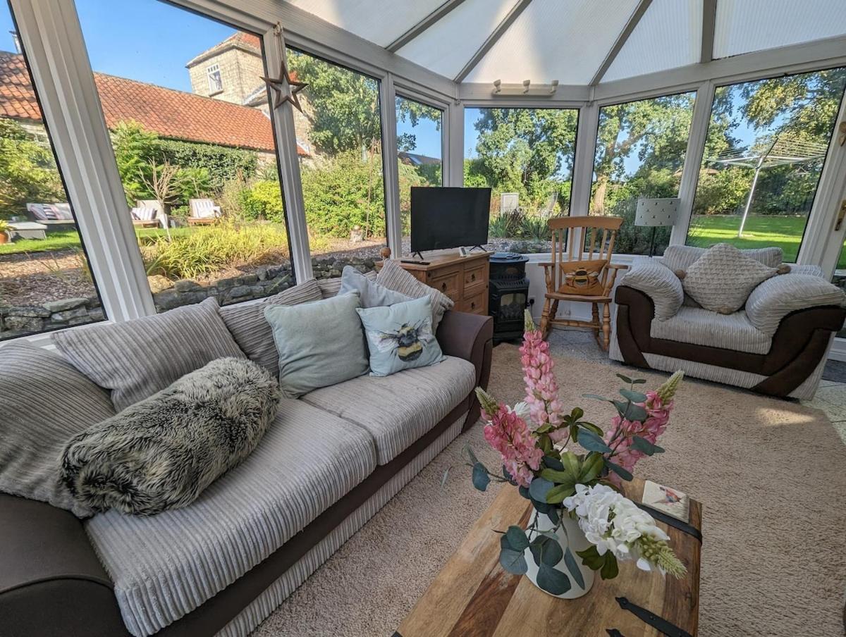 Rural With Wood Fired Hot Tub Holiday home *