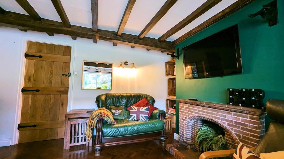 Rural With Wood Fired Hot Tub